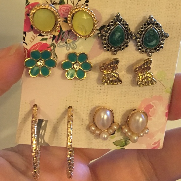 Jewelry - 6 New Pair of Earrings